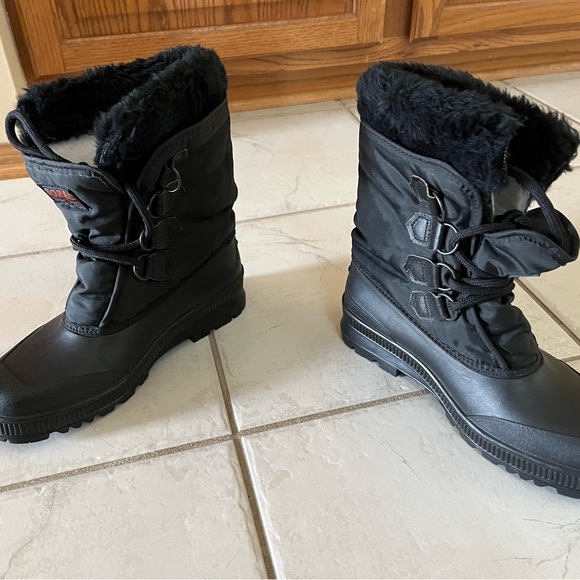 Black Winter Snow Boots with Fur Lining - Picture 1 of 6